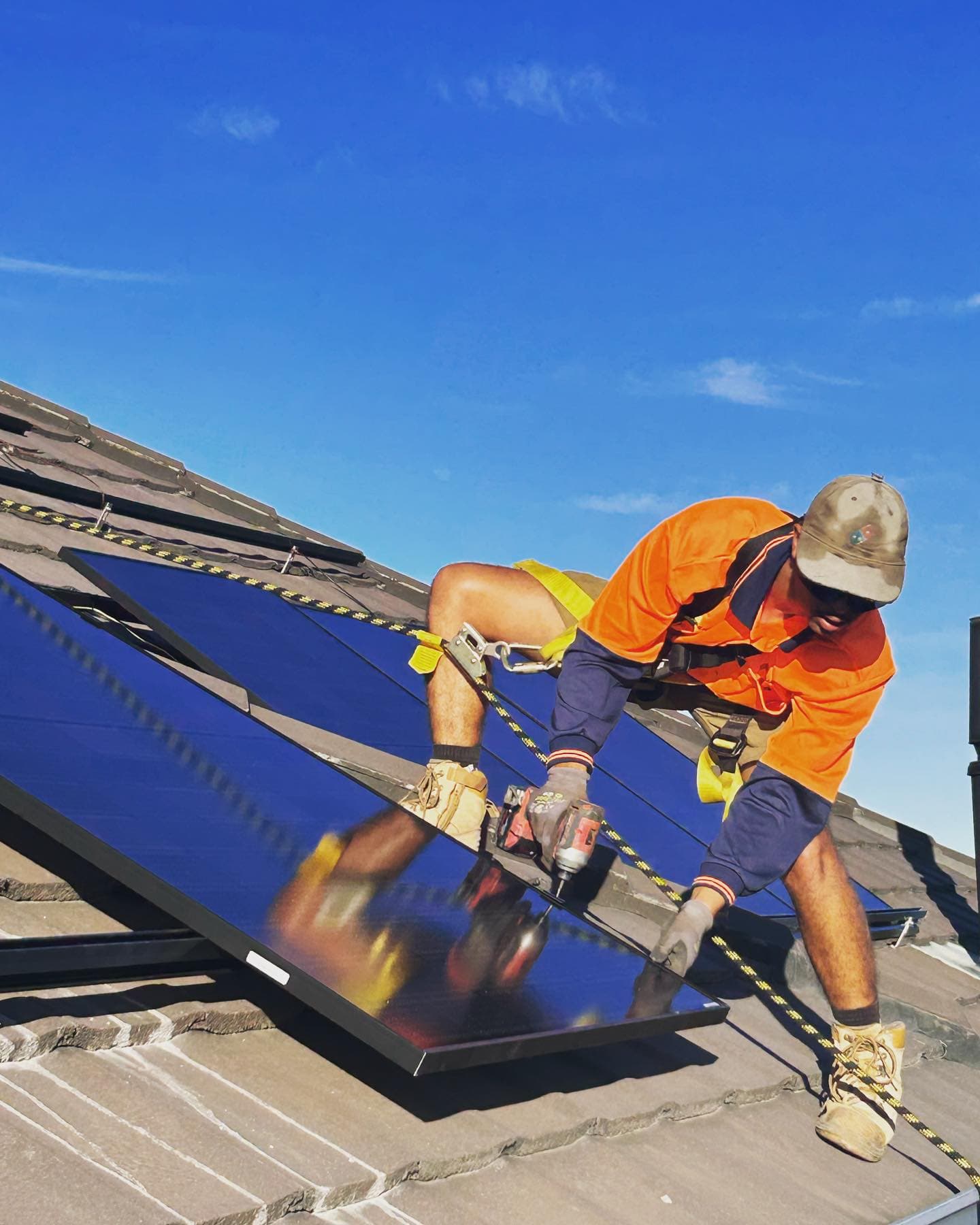 PSW installer with Jinko Neo Satin solar panels